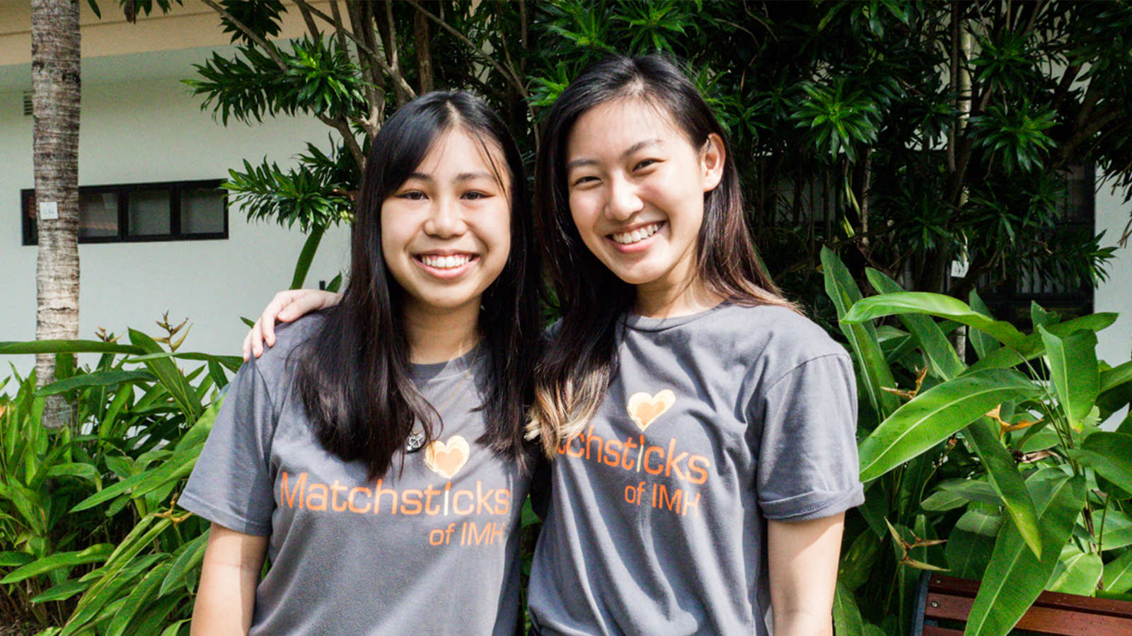 See how young volunteers bring happiness to mental patients
