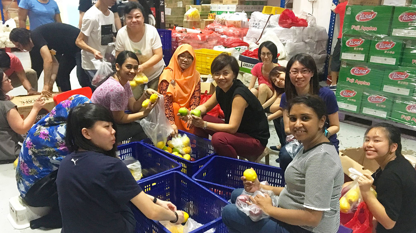 christmas, migrant worker, giving, spirit of christmas, spread the love, singapore, kindness, pride, singapore kindness movement, skm