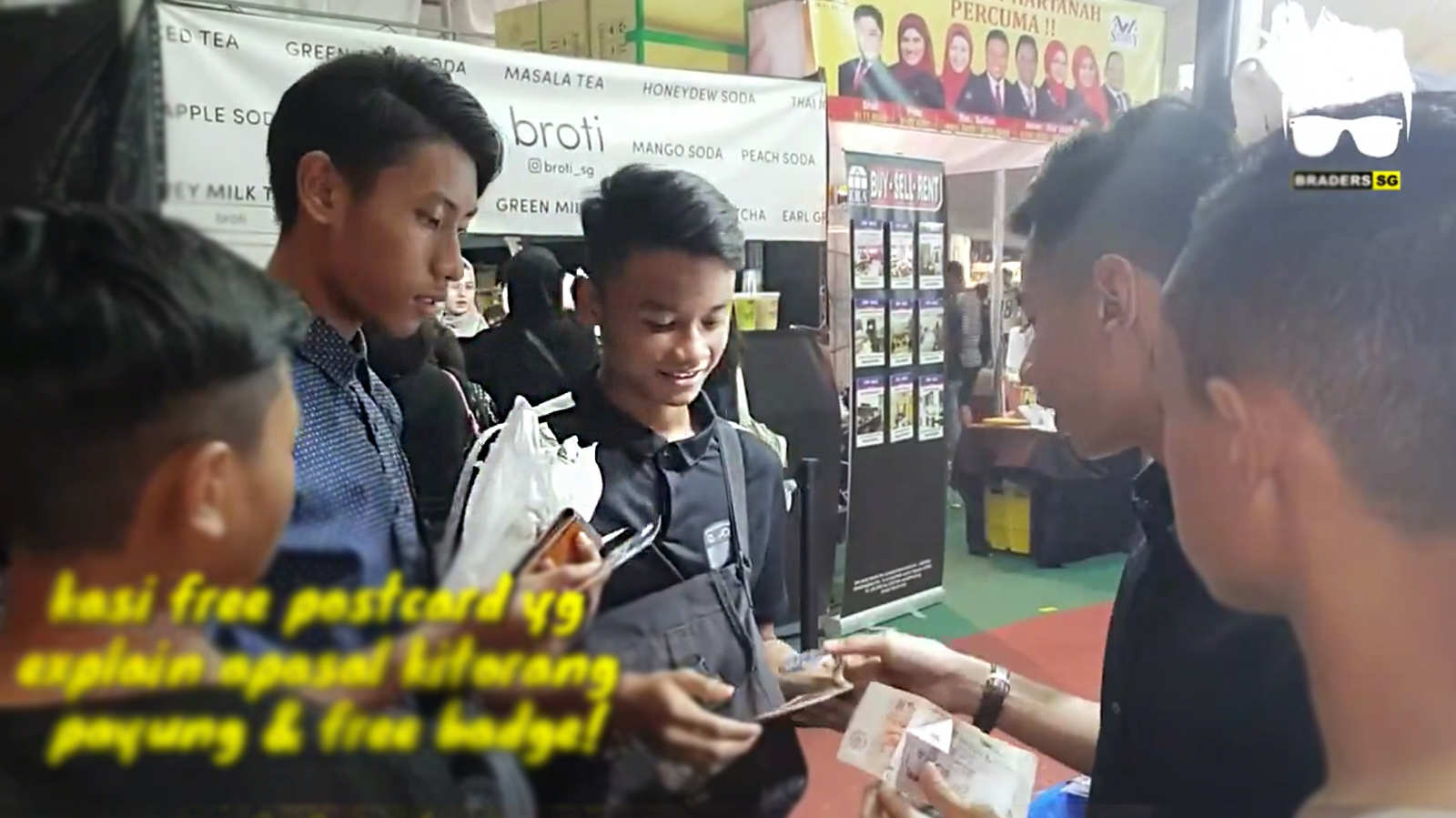 Youths pool money to give the needy a treat at Geylang Serai and Woodlands Bazaar