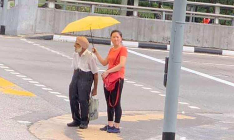 Post thumbnail of This photo of a Chinese woman and an elderly Sikh man will warm your heart on a rainy day