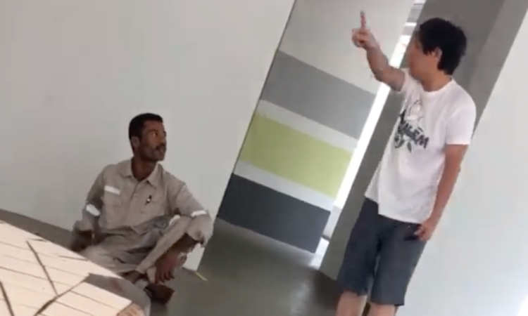 Post thumbnail of Singaporean intervenes when elderly uncle scolds napping foreign worker