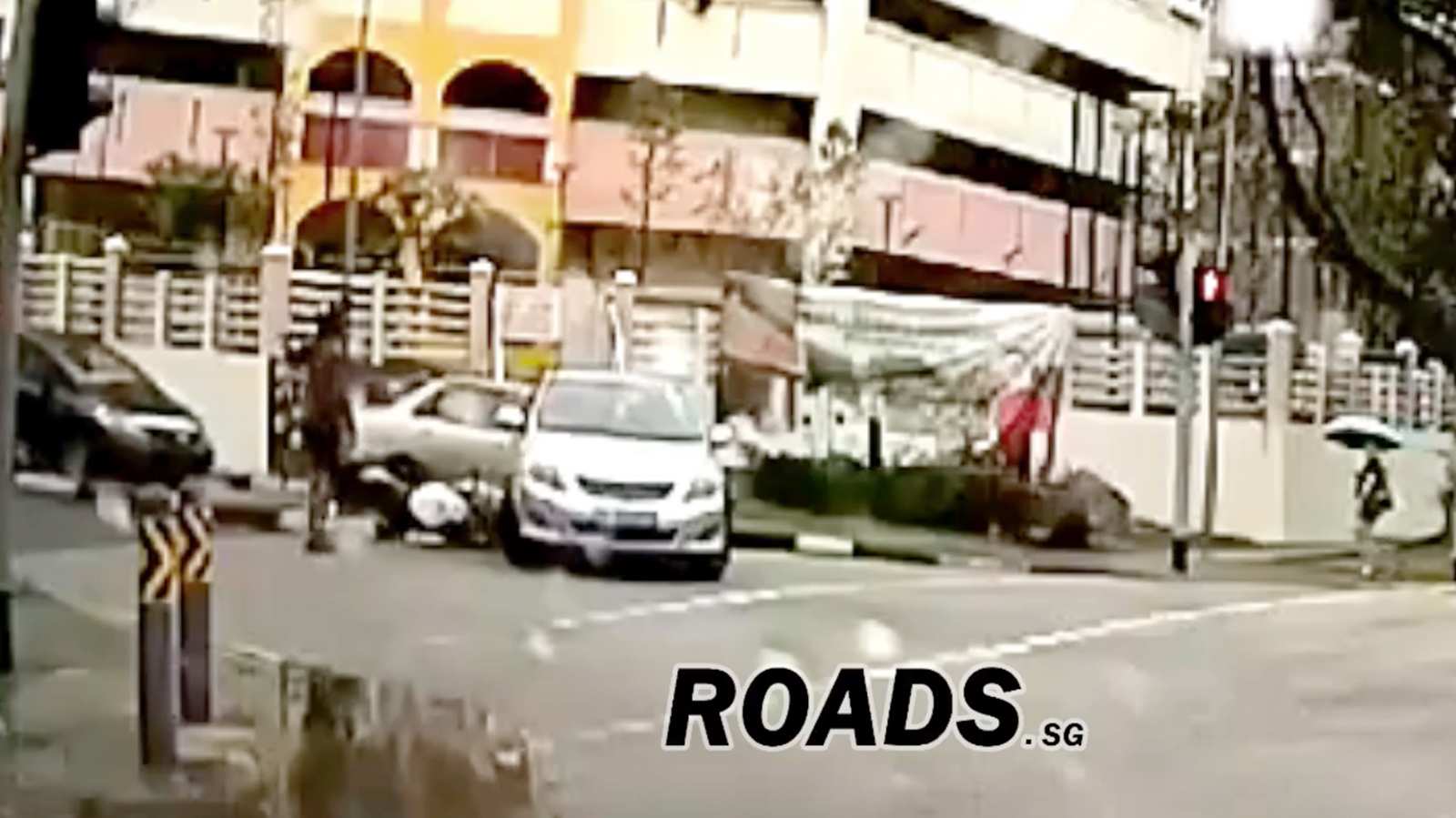 Good samaritan goes out of his way to help motorcyclist involved in accident