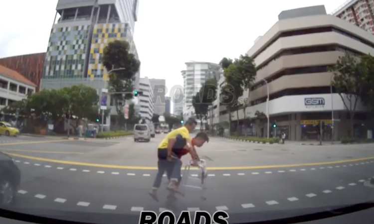 Post thumbnail of To ensure his safety, DHL driver piggybacks elderly man across the road