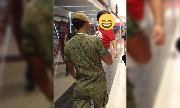 Post thumbnail of Singapore soldier guides lost family to right location, helps carry child for them