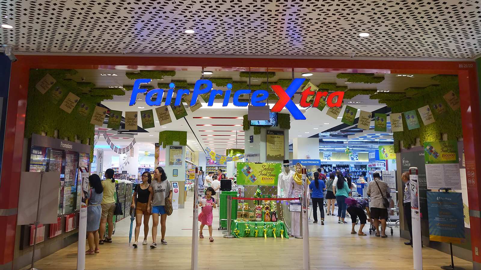 NTUC Fairprice staff go the extra mile to help elderly lady injured in a fall