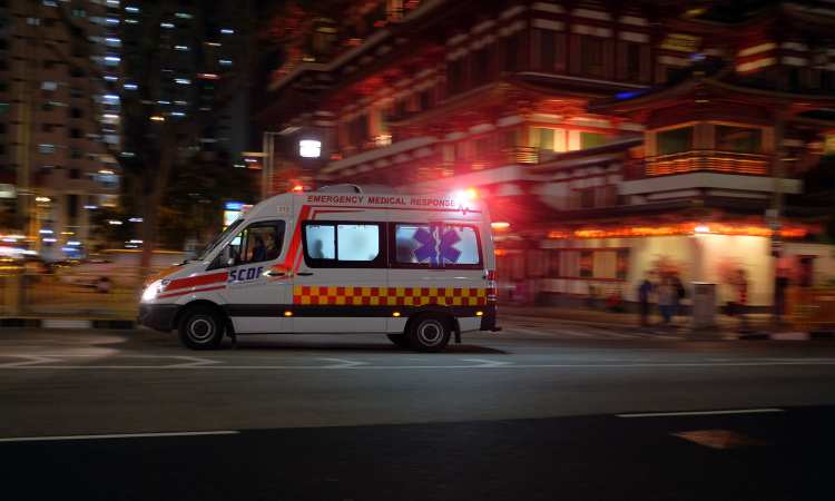 Post thumbnail of Giving way to emergency vehicles could prevent a patient’s death. So why do some motorists still refuse to do so?