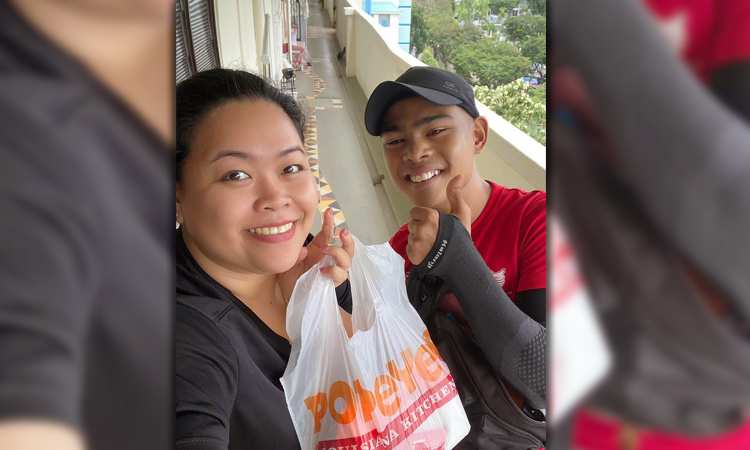 Post thumbnail of Customer lauds deaf Foodpanda rider’s kindness for delivering her food despite being given the wrong address