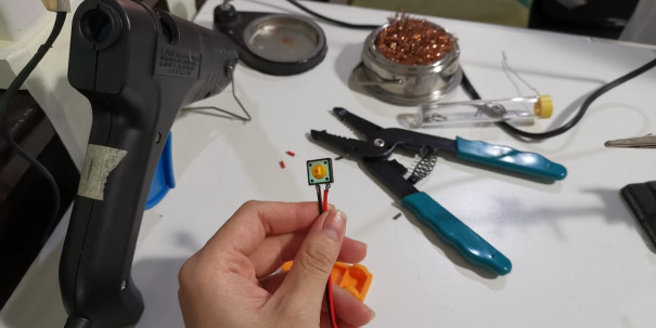 Hand soldering e-waste