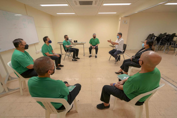 Assoc Prof Muhammad Faishal Ibrahim chatting with inmates from the Integrated Criminogenic Programme. 