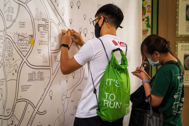 The Singapore Art Week 2022 invites residents, hawkers and visitors to jot down their favourite memory, pin the location on the map with a sticker and exchange stories.
