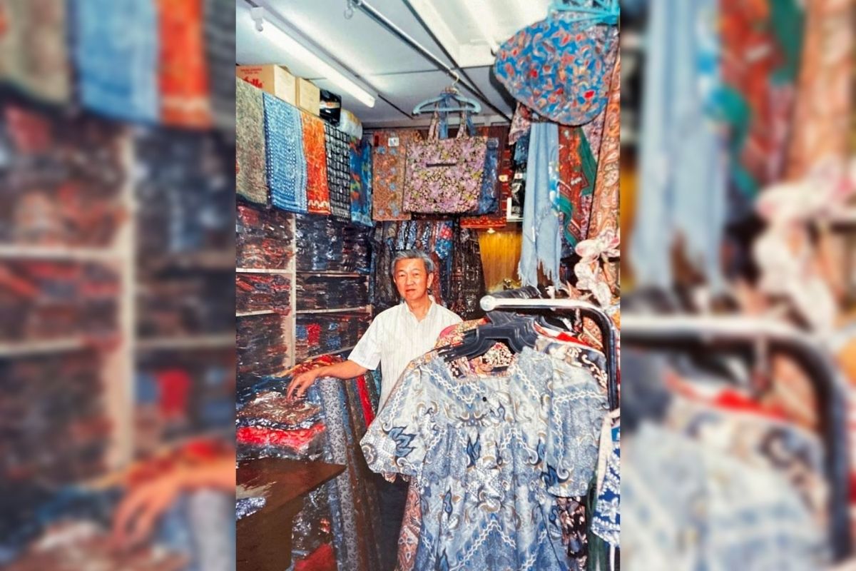 Uncle Wellie with his batik products