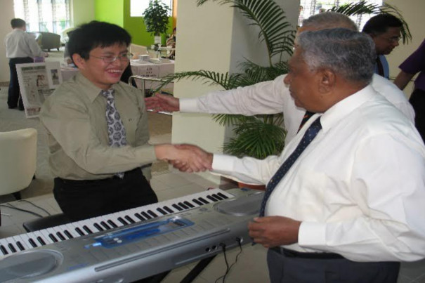 Benjamin with late president SR Nathan after a performance at the opening of Anglican Care Centre (Simei) in 2005.