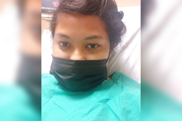 Roszana in hospital after her accident in Apr 2020.