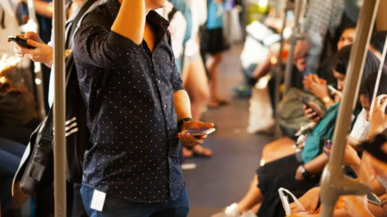 Should Commuters be Banned from Watching Loud Videos on their Phones on Public Transport?